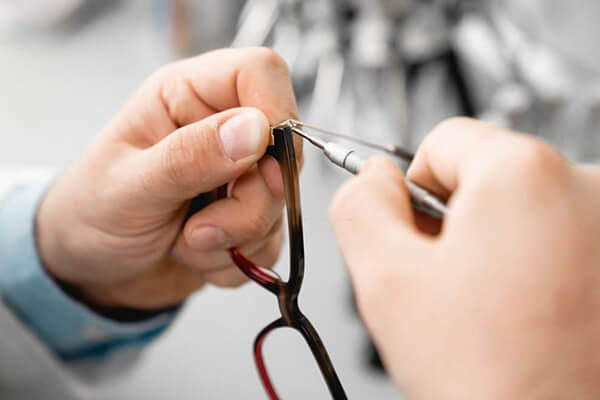 ADRIATICA - Laboratorio di riparazioni di occhiali all’avanguardia a Sirolo